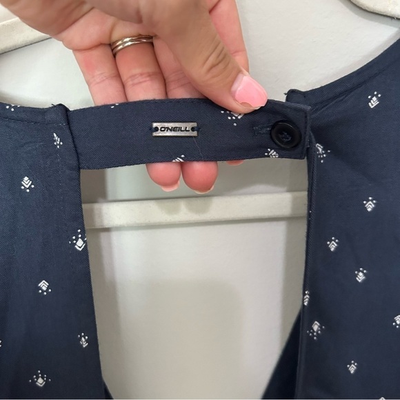 NWT O'NEILL Gabriella Open Back Flutter Sleeve Romper Navy Size Small - Picture 6 of 10